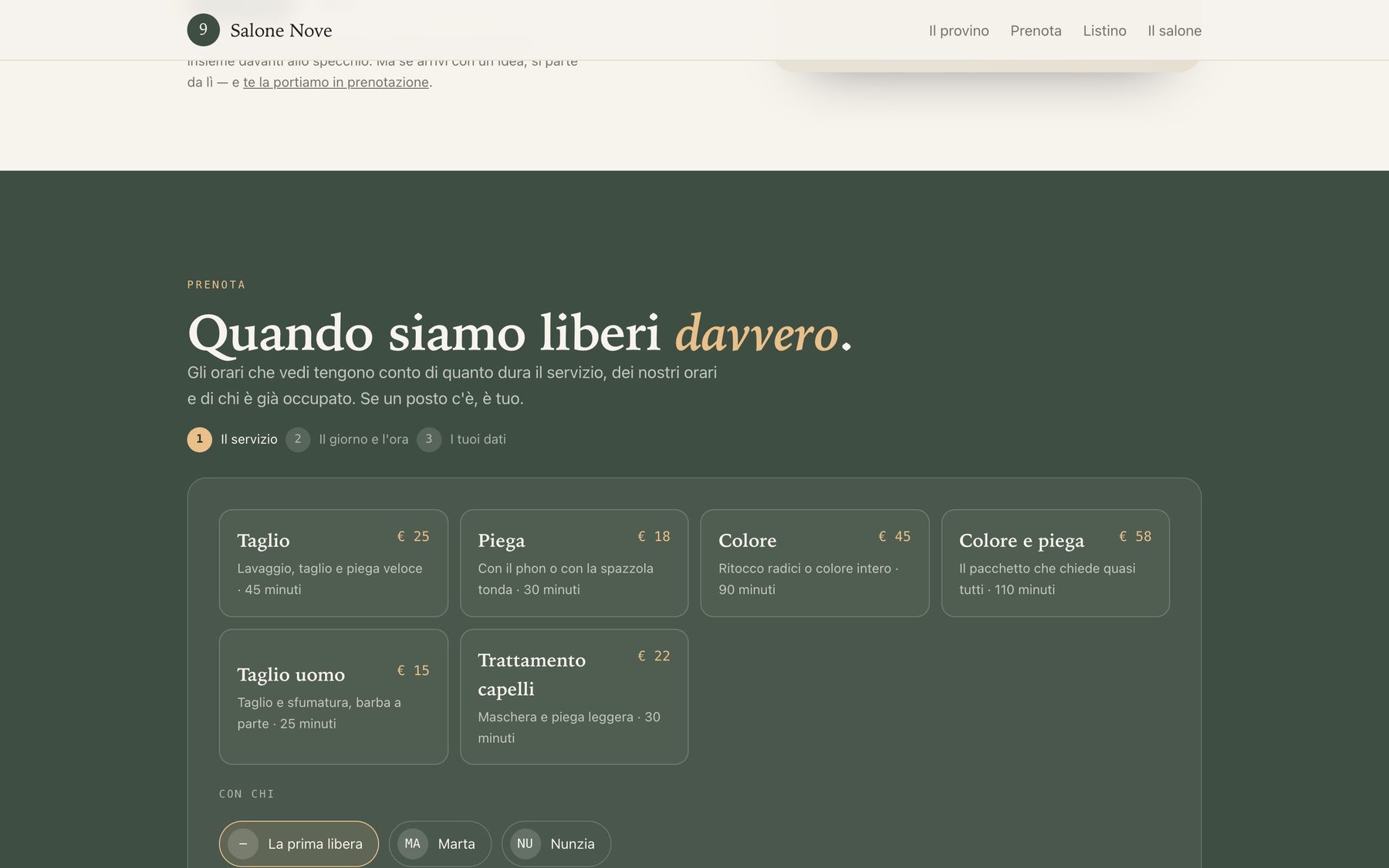 La prenotazione online di un parrucchiere: i giorni, gli orari liberi e il servizio scelto.